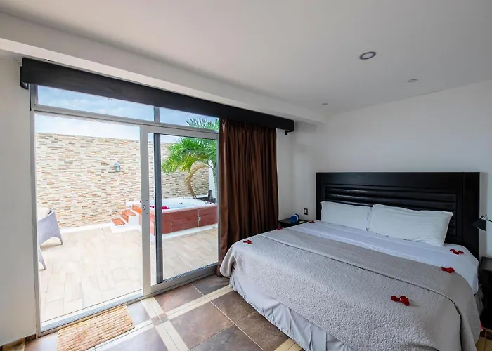 Penthouse Private Jacuzzi Bbq Family Friendly Maid Service *